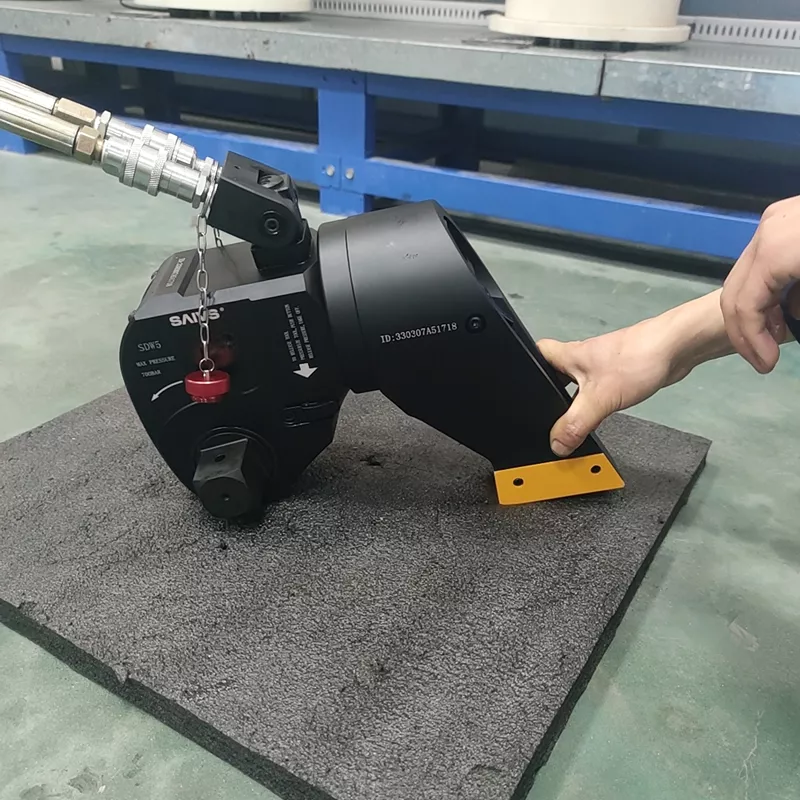 SDW2,4280Nm 1”Square Drive Socket Hydraulic Torque Wrench Lightweight-3-Image-SAIVS