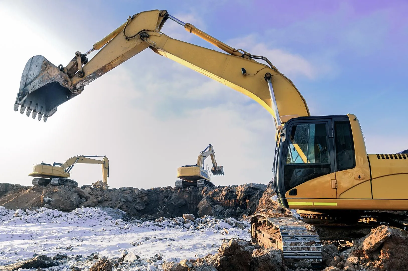 Excavators are moving ore Excavators are moving ore