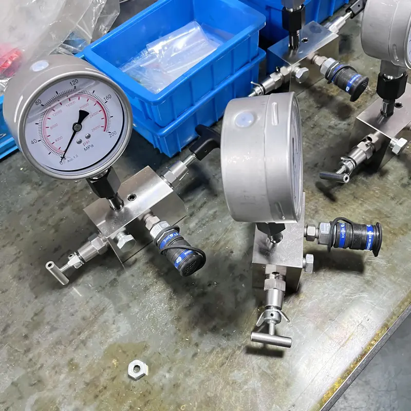 How to Calculate Hydraulic Pressure for Maximum Efficiency(2) Hydraulic-Pressure-Gauge-2.webp