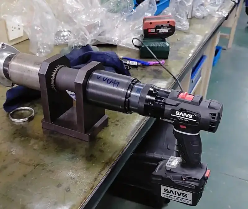 Efficient and Safe Operation of Battery Torque Wrenches in Industrial Applications